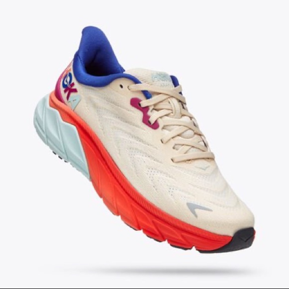 Hoka Arahi 6 Women’s Size 7 in Fiesta